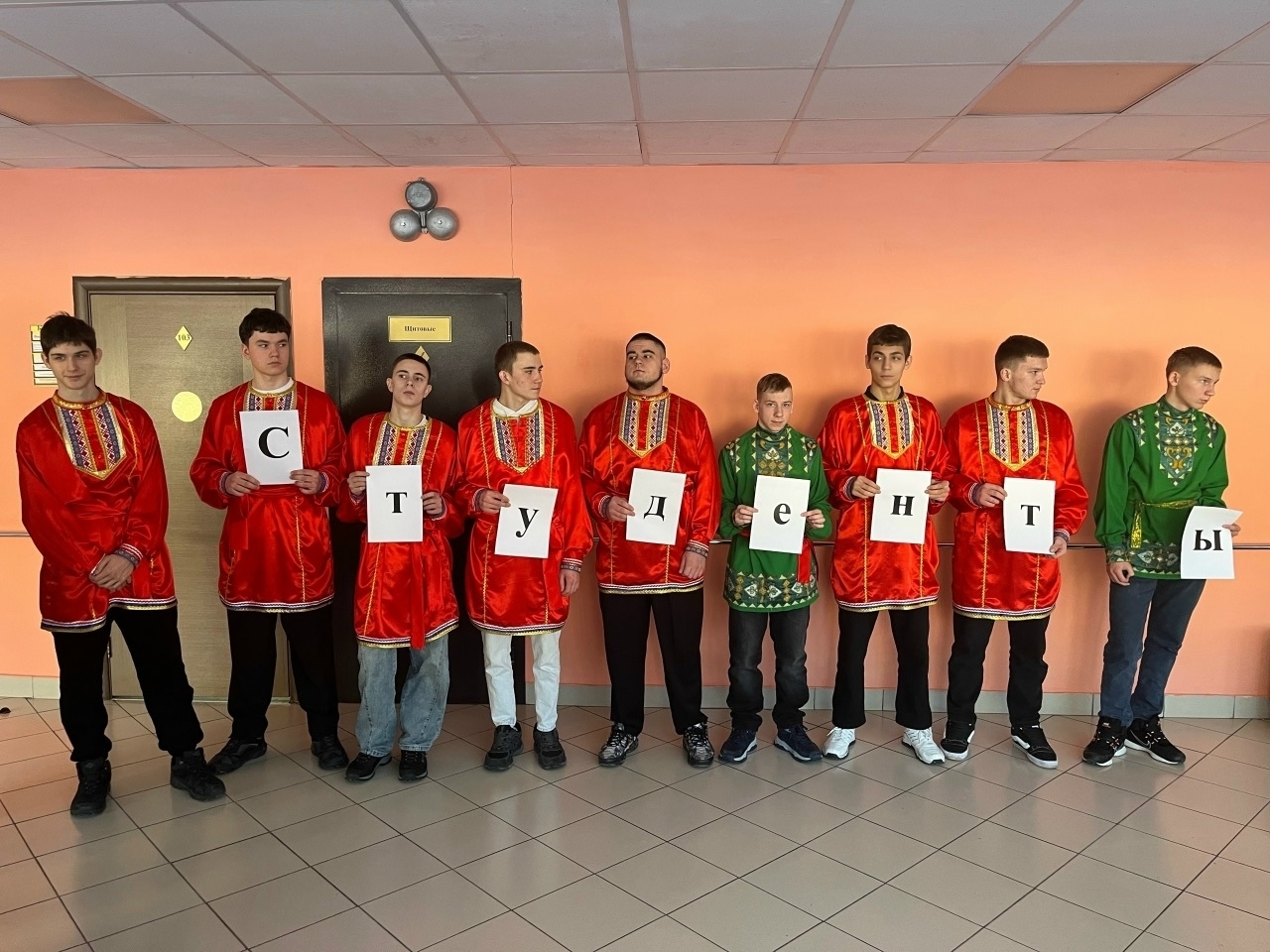 А ну-ка, девушки! А ну-ка, парни!