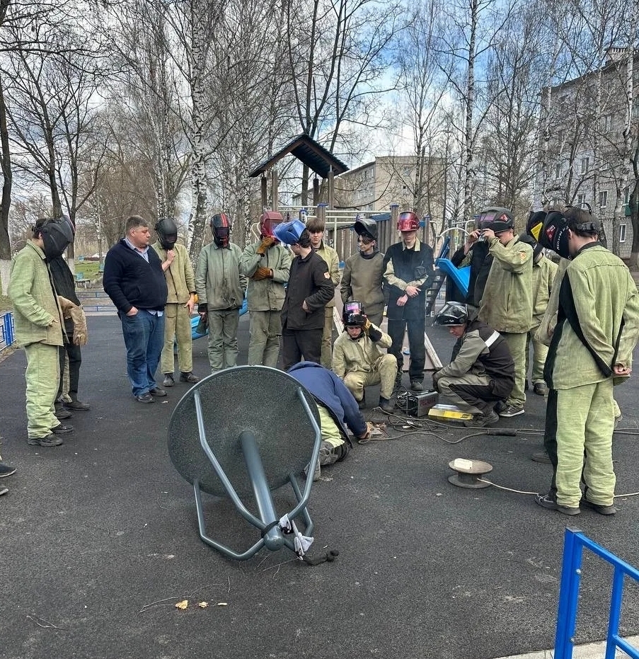 Качели — отремонтированы!