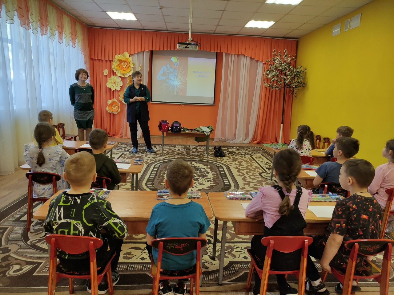 Знакомим малышей с профессией сварщика