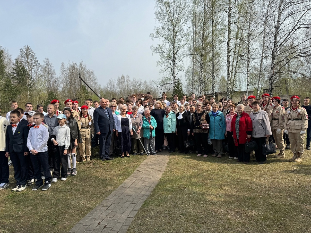 Участие в митинге на Братской могиле 