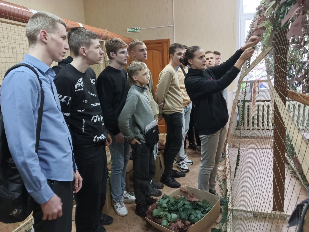 Студенты БТЭиР помогают плести сети для фронта!